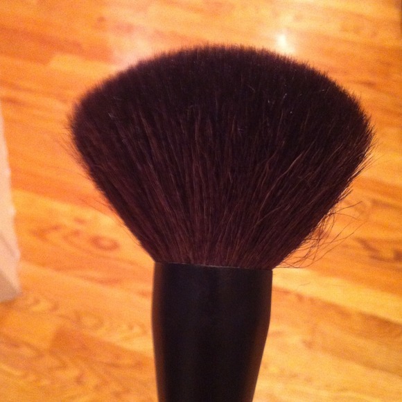 Sephora powder brush SOLD ON MUABS - Picture 3 of 4
