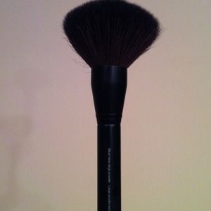 Sephora powder brush SOLD ON MUABS