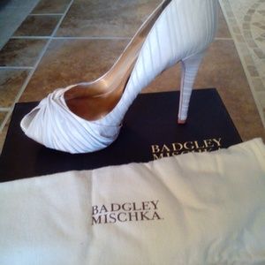 BNIB Badgley Mischka Ryba Heels Authentic size 10