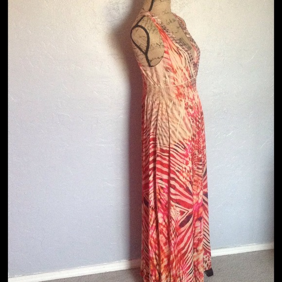 NEW Graphic Print Maxi. NWOT/No Trades - Picture 3 of 4