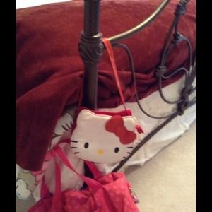 Cute hello kitty handbag for kids.