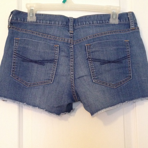 💖Reduced💖 GAP denim shorts with zipper accents! - Picture 3 of 3