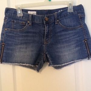 💖Reduced💖 GAP denim shorts with zipper accents!