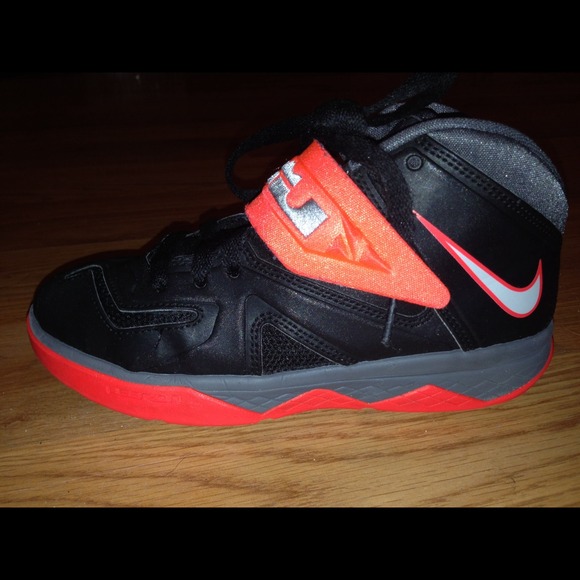 Red & Black Lebron's - Picture 1 of 4