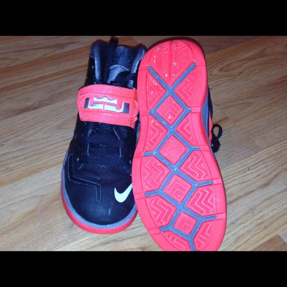 Red & Black Lebron's - Picture 4 of 4