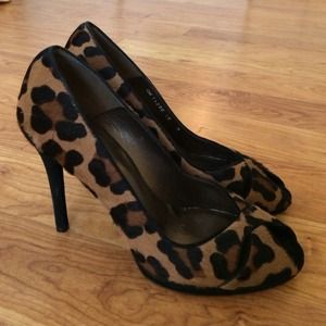 Gorgeous Stewart Weitzman heels! Retro leopard!