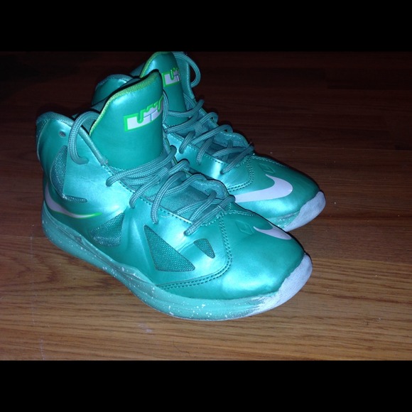 Lebron's - Picture 4 of 4