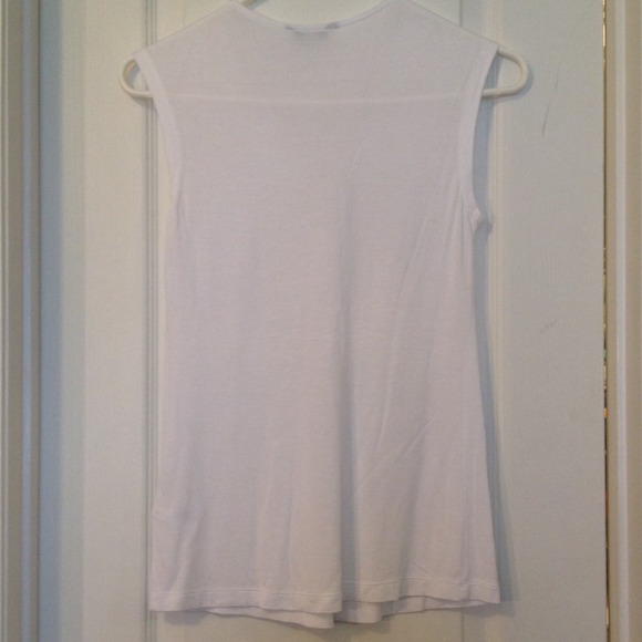 💖Reduced💖 White tank with keyhole design! - Picture 3 of 3