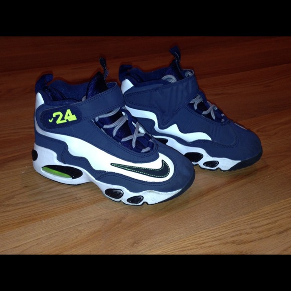 Nike's - Picture 1 of 4