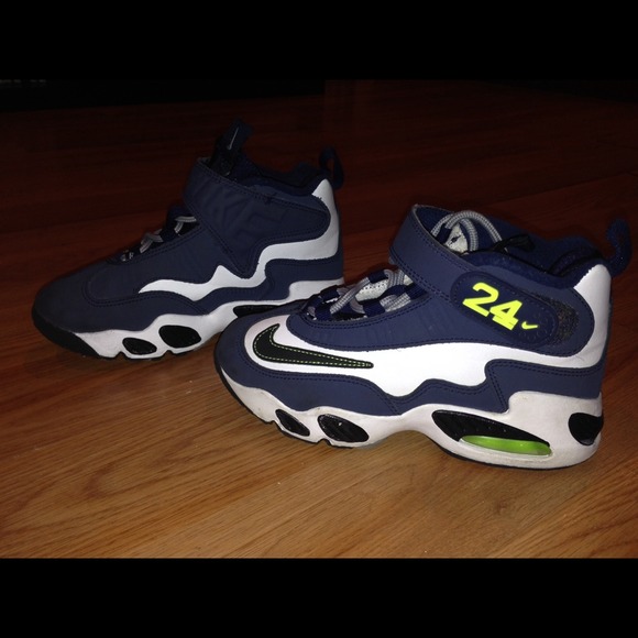 Nike's - Picture 3 of 4