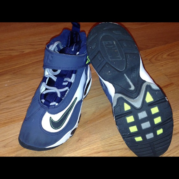 Nike's - Picture 4 of 4