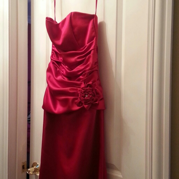 Red prom dress - Picture 2 of 3