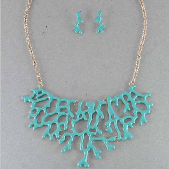 Hannah Beury Jewelry - Coral Necklace & Earring Set