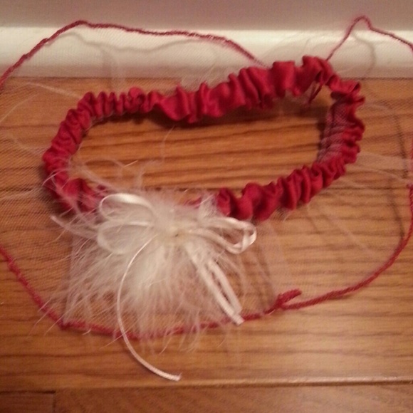 Red garter - Picture 2 of 3