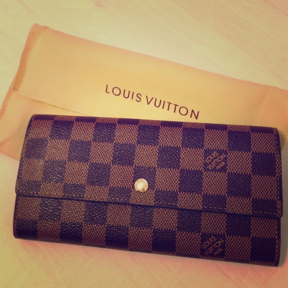 LV sarah wallet