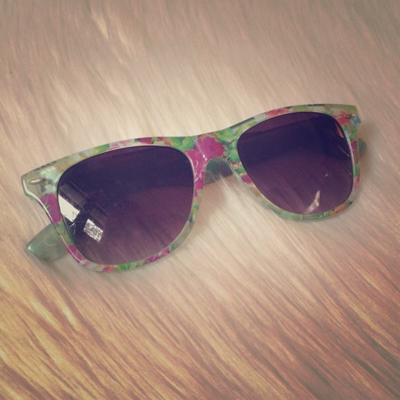 Colorful flower sunglasses 💢on hold