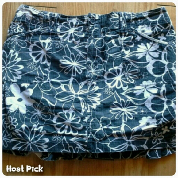 Gloria Vanderbilt Dresses & Skirts - 🌷Blue Floral Print Skirt  / Shorts🌷