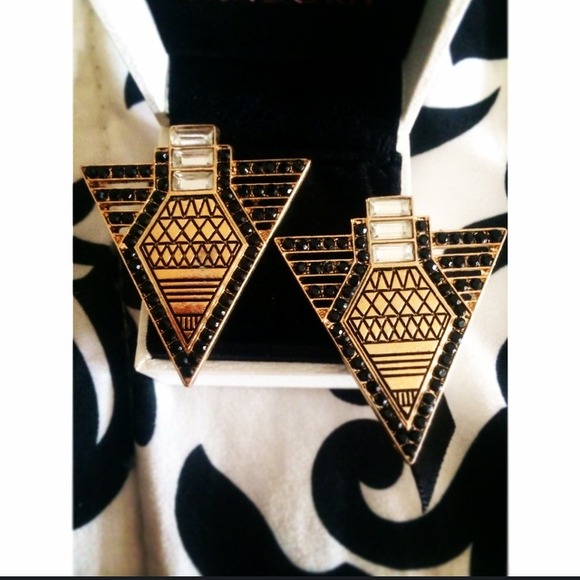 ⛔️SOLD in bundle⛔️Triangular earrings