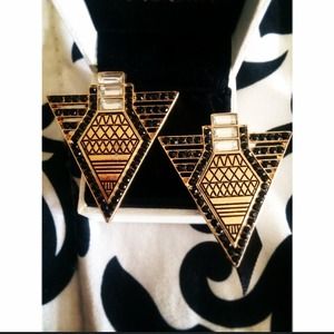 ⛔️SOLD in bundle⛔️Triangular earrings
