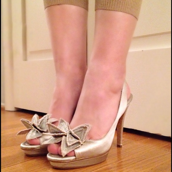 Max Studio Gray Peep-Toe Sling Back Heels - 7B