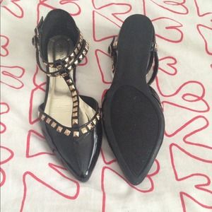 Pointy toe flats