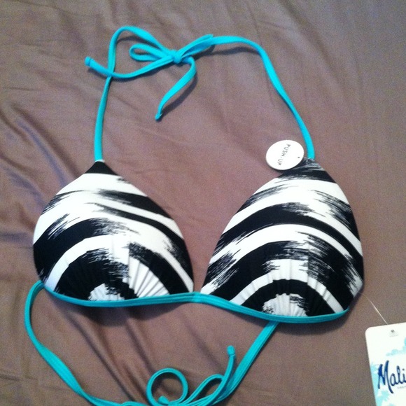 Super cute bikini top!