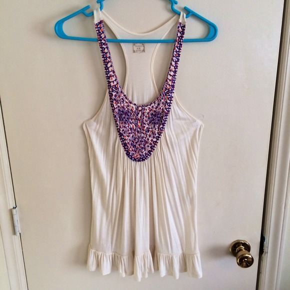❌SOLD❌ Embroidered Tunic Tank