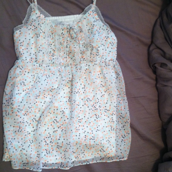 Adorable candies floral top!🌸🌻🌺