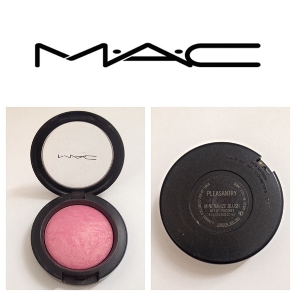 MAC mineralize blush in Pleasantry