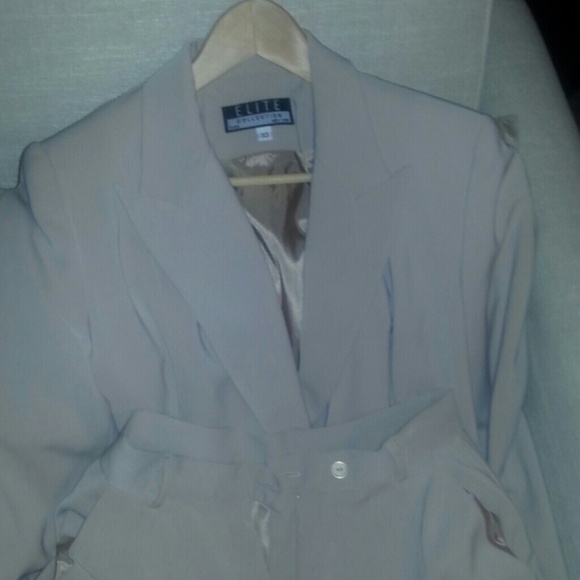 *donates to charity*Womens suit in great condition