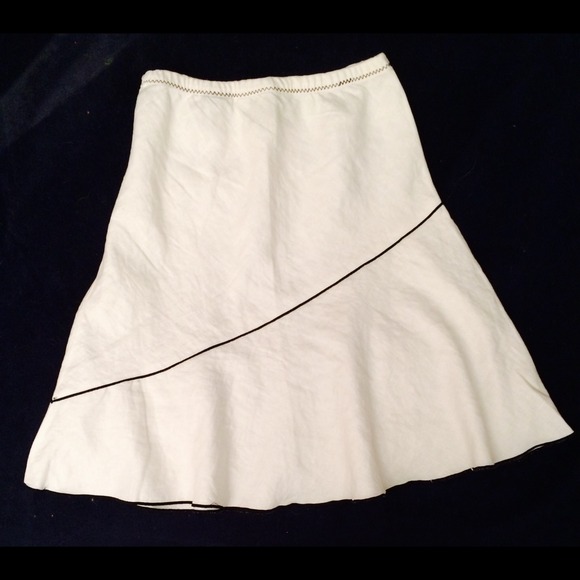UNIFORM - John Paul Richard WHITE LINEN SKIRT - Picture 2 of 4
