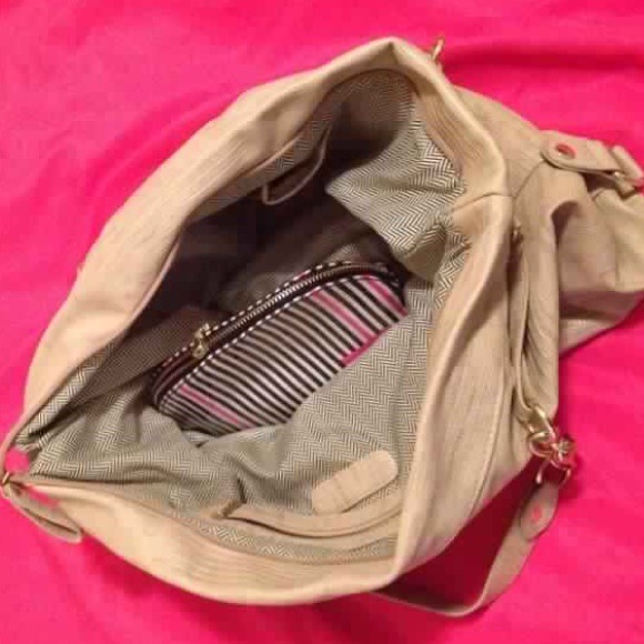 Steven Madden Handbag. - Picture 3 of 4
