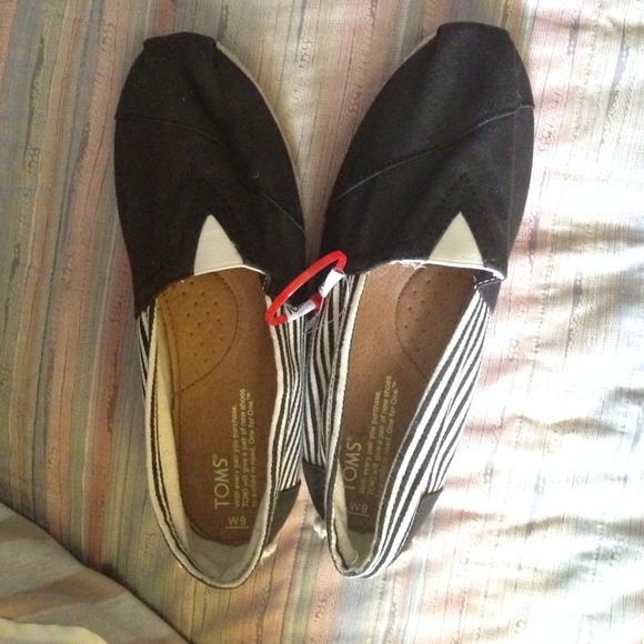 HOLD!! New Classic Toms