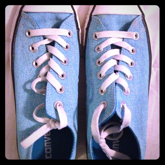 *SOLD *Converse sneakers worn once