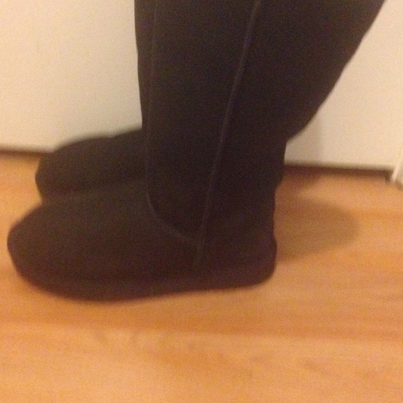 Black Ugg boots