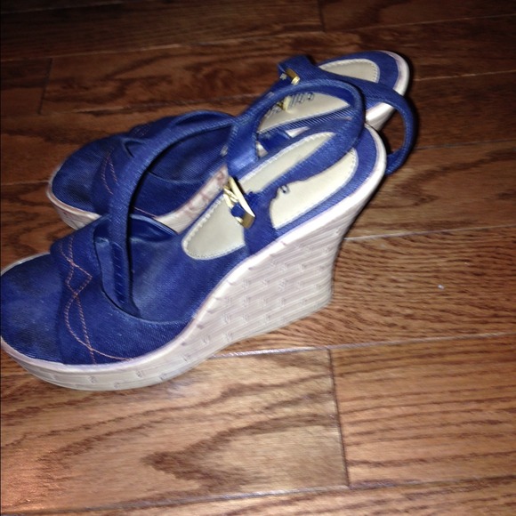 Shoes - ⬇️Rouge denim wedge heels