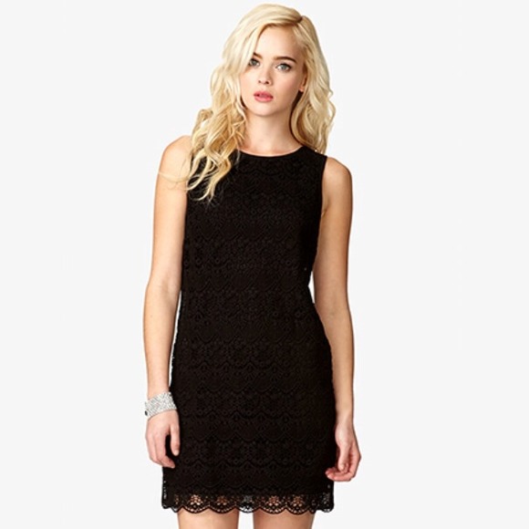 Dresses & Skirts - Crocheted dress. Round neckline. V-back.