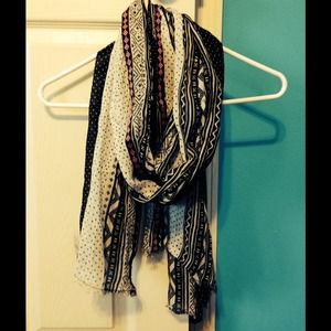 ❌SOLD❌American Eagle - Tribal Print Scarf