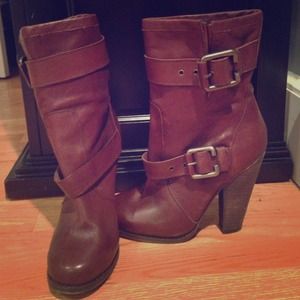 Also brown buckle boots