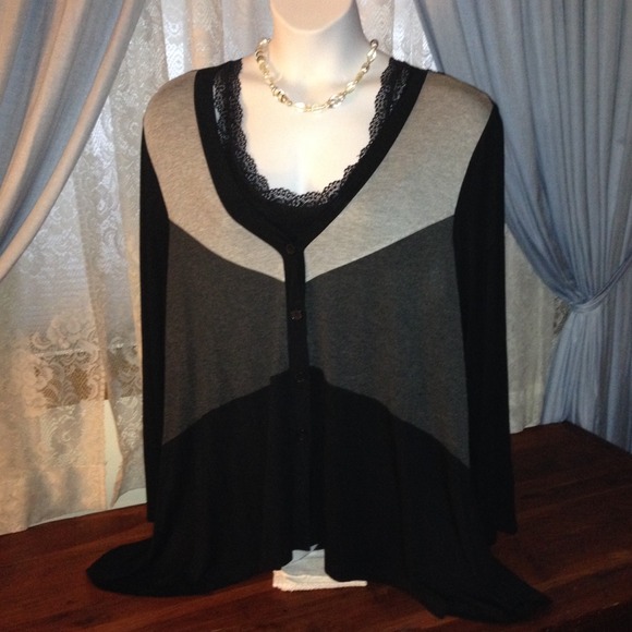 Ladies size 2X cardigan. - Picture 3 of 4