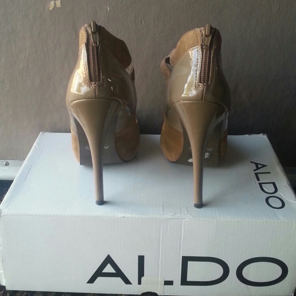 ALDO Heels w/Zipper on back - Picture 2 of 4
