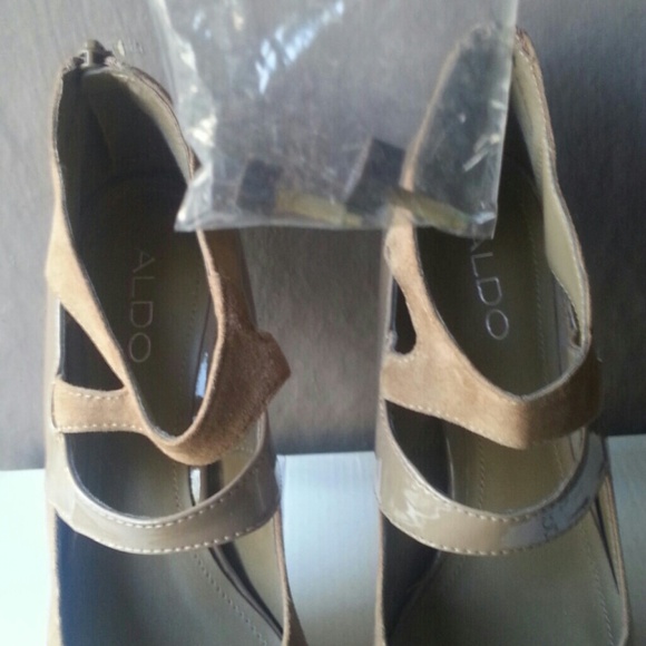 ALDO Heels w/Zipper on back - Picture 4 of 4