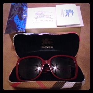 💥MARK DOWN AGAIN💥Classic Bordeaux Burberry 😎👓