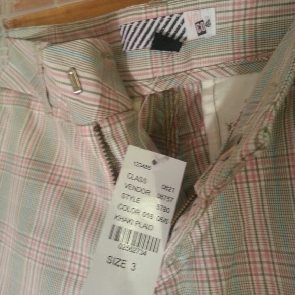 NWT Volcom Capri's. Size 3. - Picture 4 of 4
