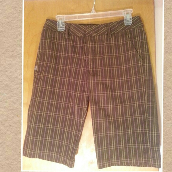 NWT Volcom Capri's. Size 3. Olive plaid. - Picture 1 of 3