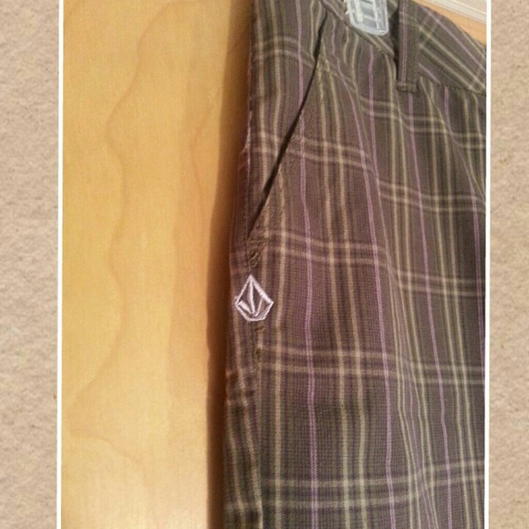 NWT Volcom Capri's. Size 3. Olive plaid. - Picture 2 of 3