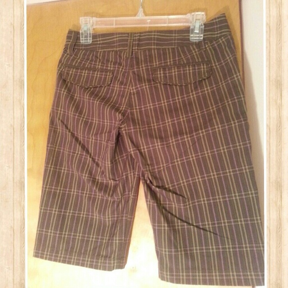 NWT Volcom Capri's. Size 3. Olive plaid. - Picture 3 of 3