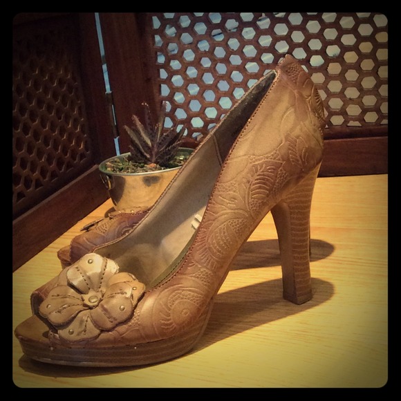 Tan/Nude Floral heels