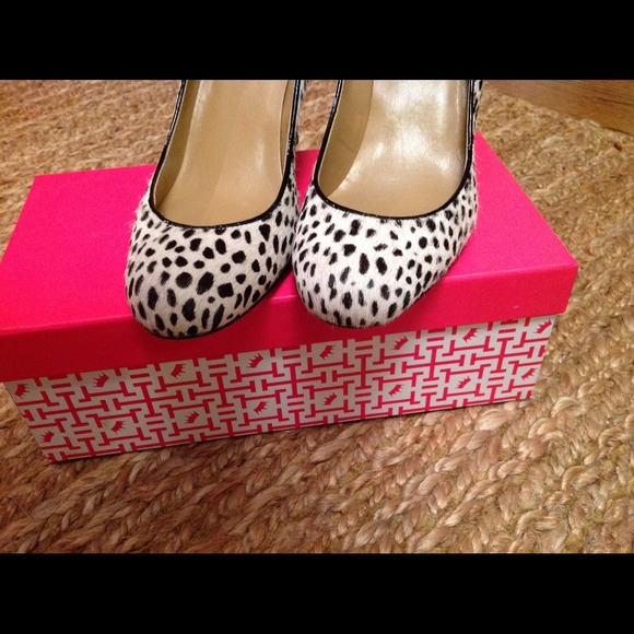 RESERVED Ann Taylor wedges - Picture 4 of 4