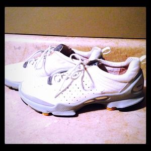 ECCO running shoes. BARELY WORN!